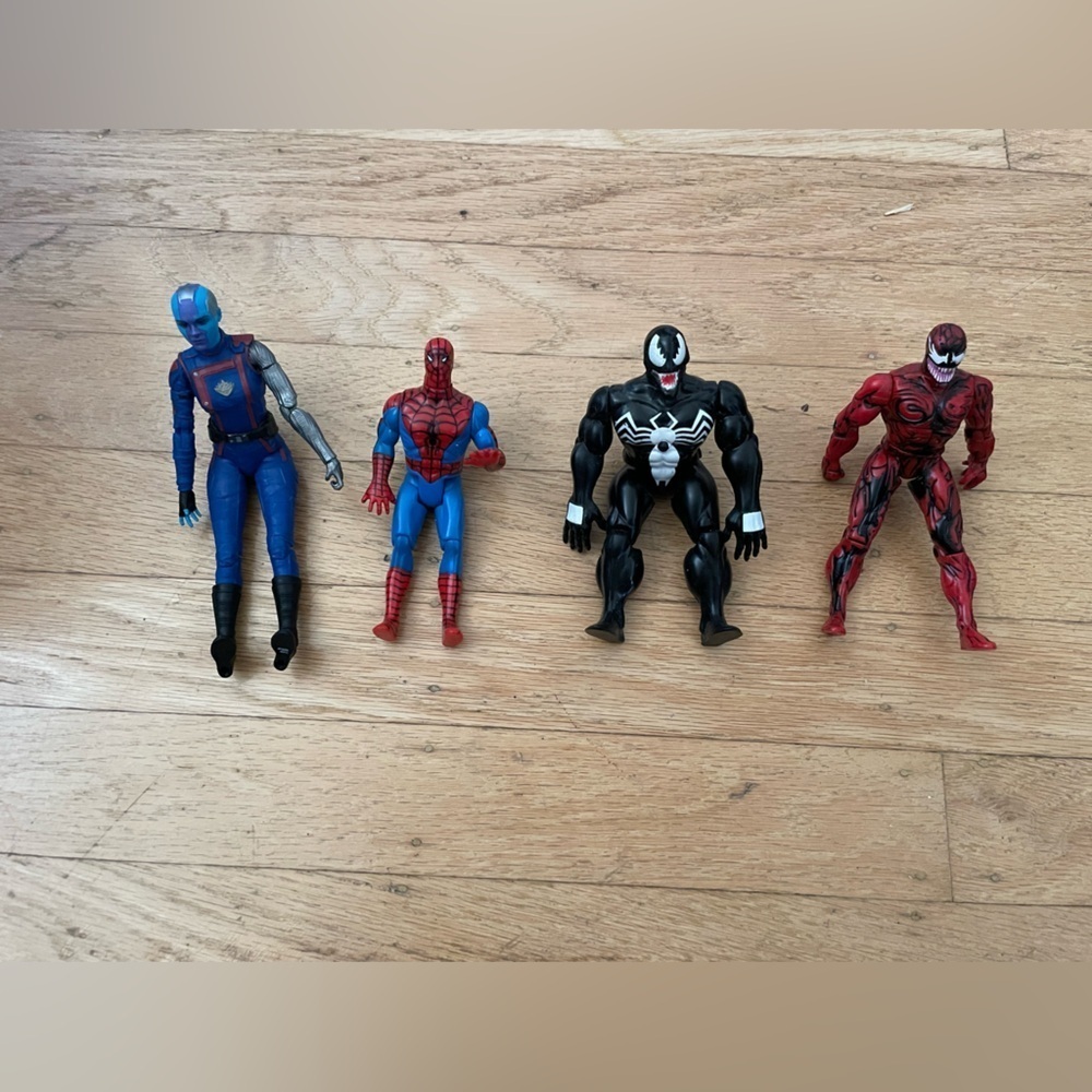Marvell comics figurines vintage Spider Man, marvel legends venom & Bucky